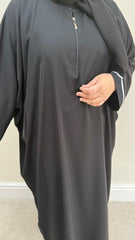 Plain Black Zipper Abaya – Breastfeeding Friendly
