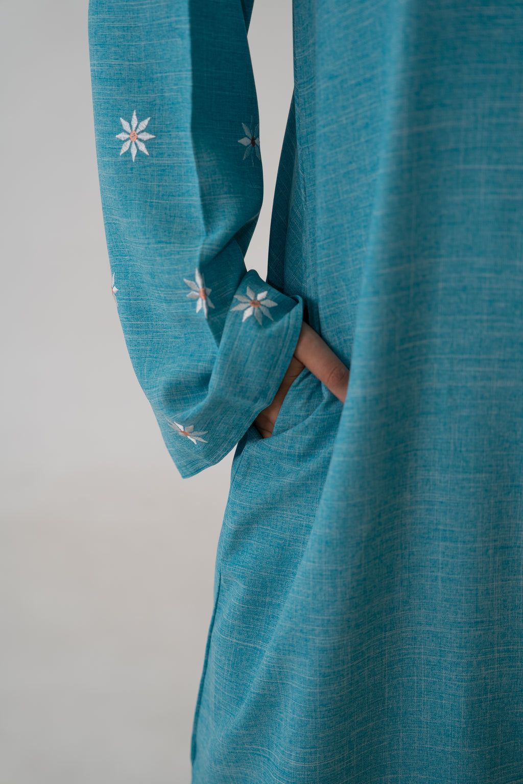 Comfortable Linen Blend Closed Abaya breathable design