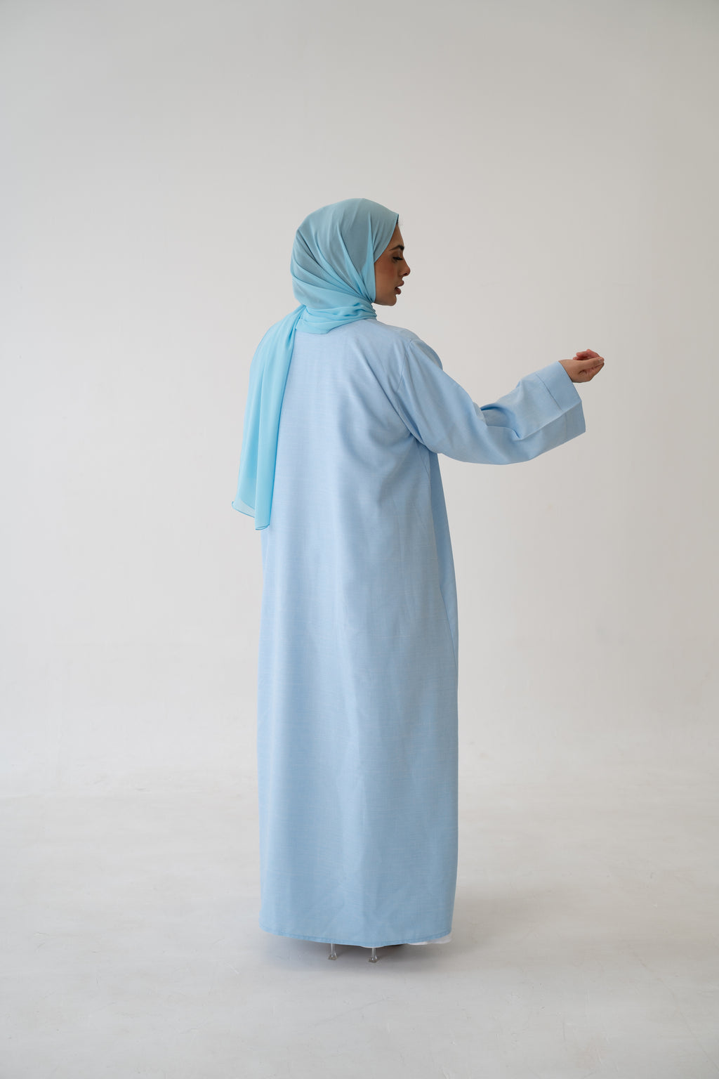 Close‑up of 3 Piece Linen Abaya Set linen fabric