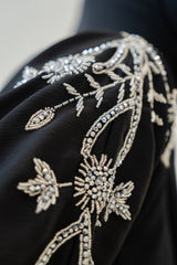 Abaya HIRA – Elegant Embroidered Crinkle Fabric Abaya with Matching Hijab