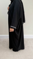Plain Black Zipper Abaya – Breastfeeding Friendly
