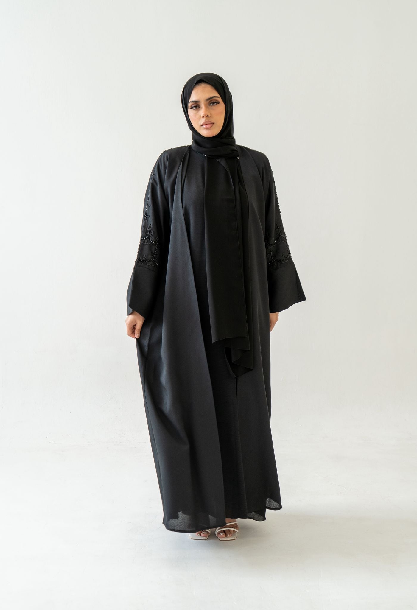 Abaya Maryam – Elegant Embroidered Abaya Set with Hijab