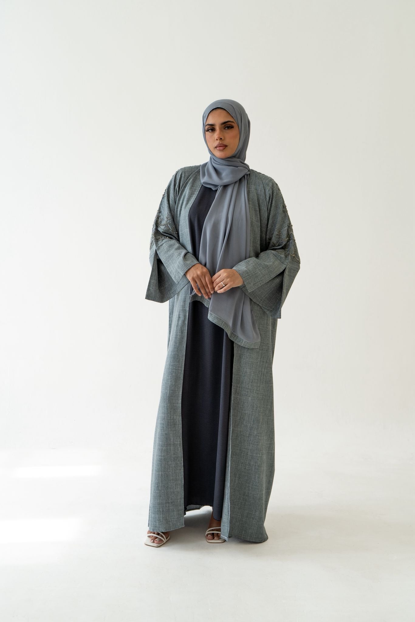 Abaya Maryam – Elegant Embroidered Abaya Set with Hijab
