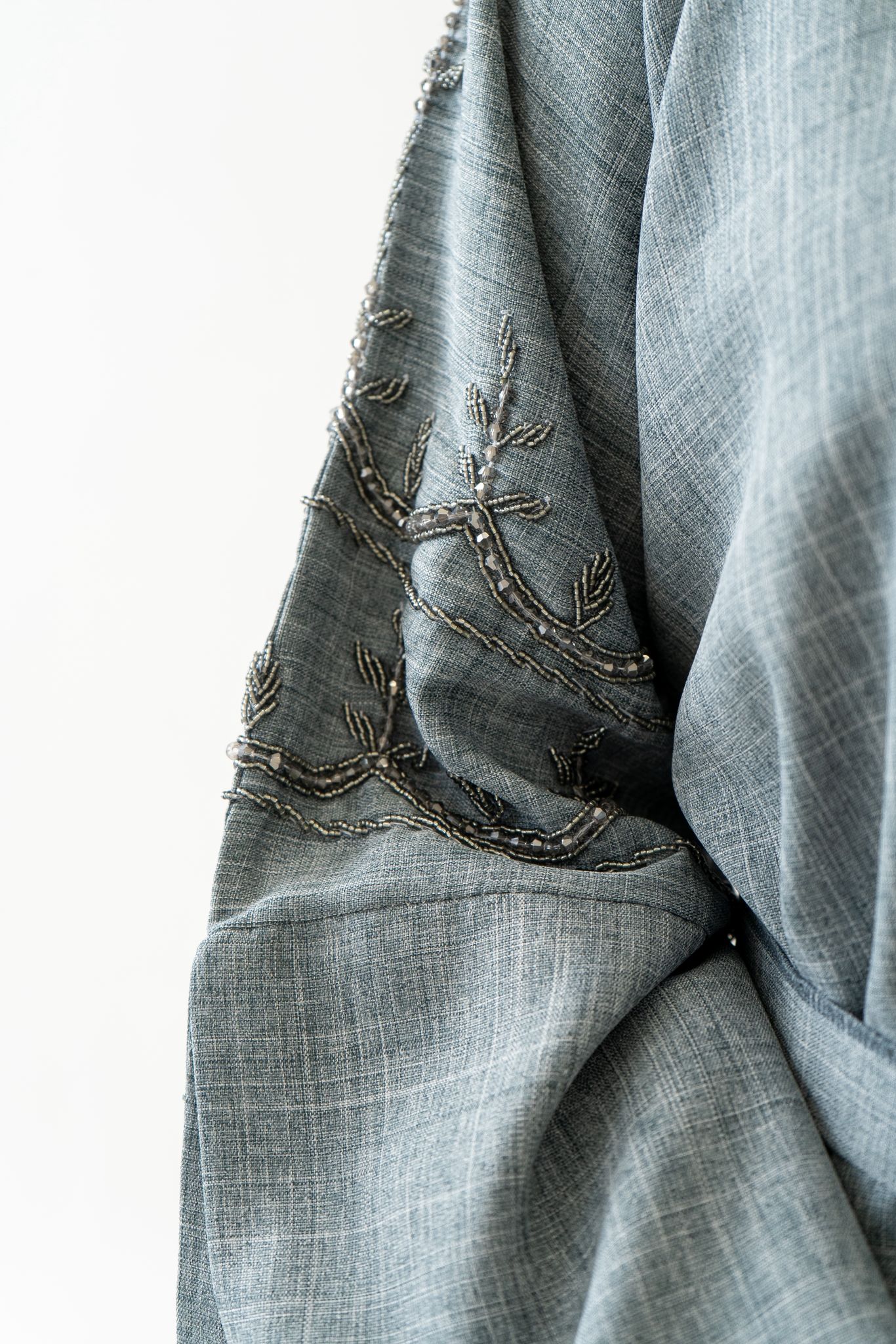 Abaya Maryam – Elegant Embroidered Abaya Set with Hijab