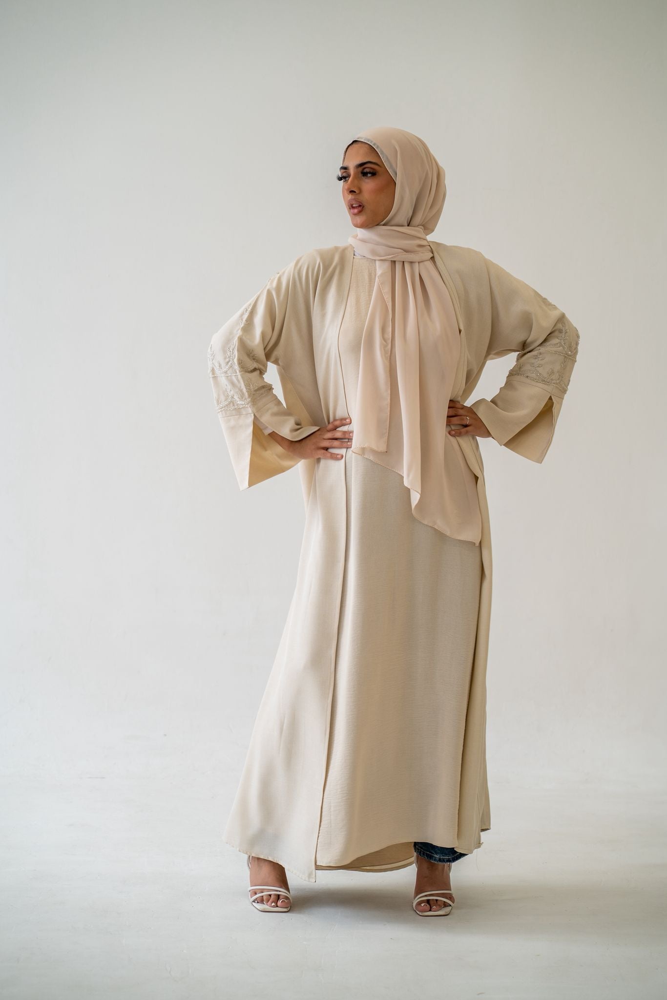 Abaya Maryam – Elegant Embroidered Abaya Set with Hijab