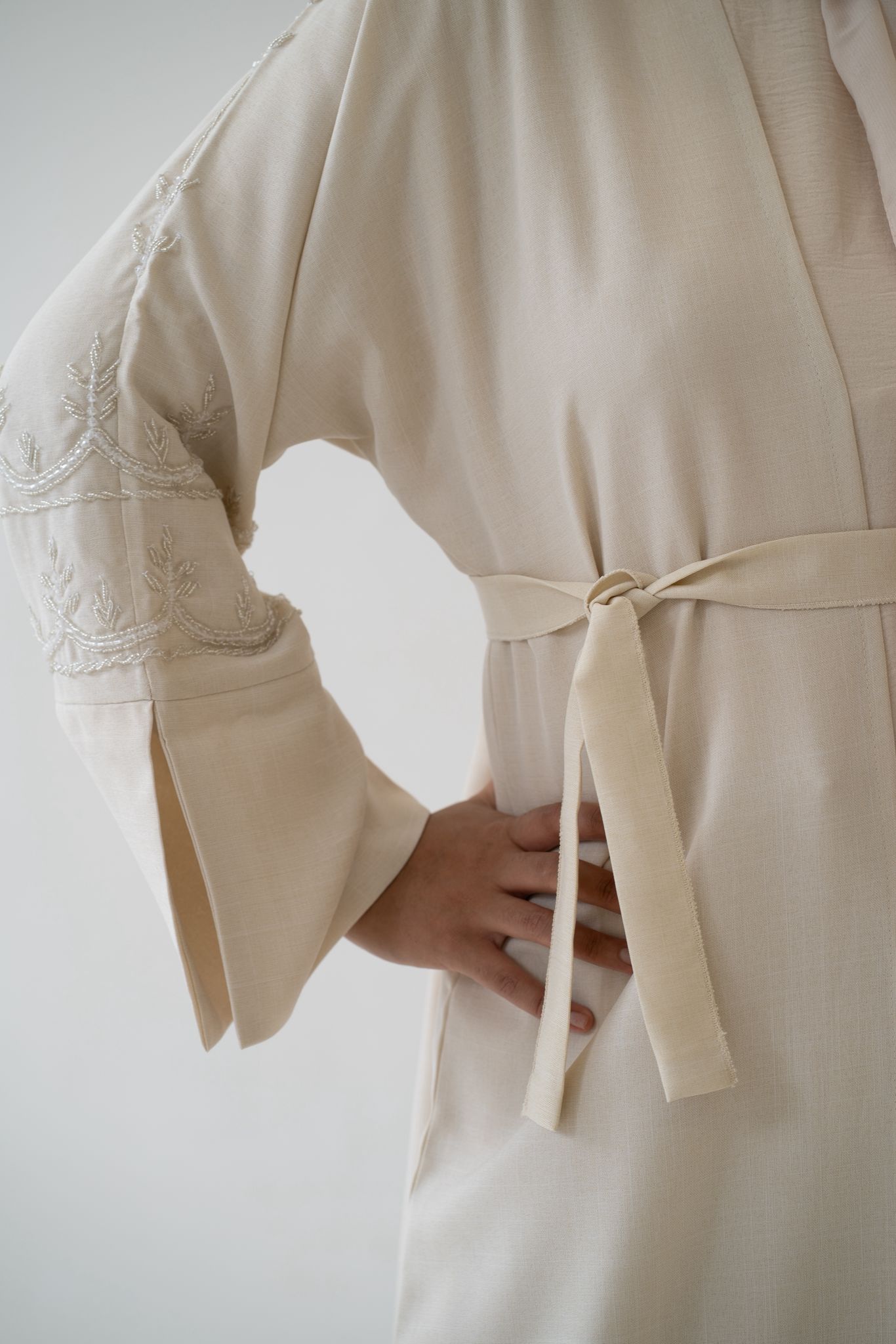 Abaya Maryam – Elegant Embroidered Abaya Set with Hijab